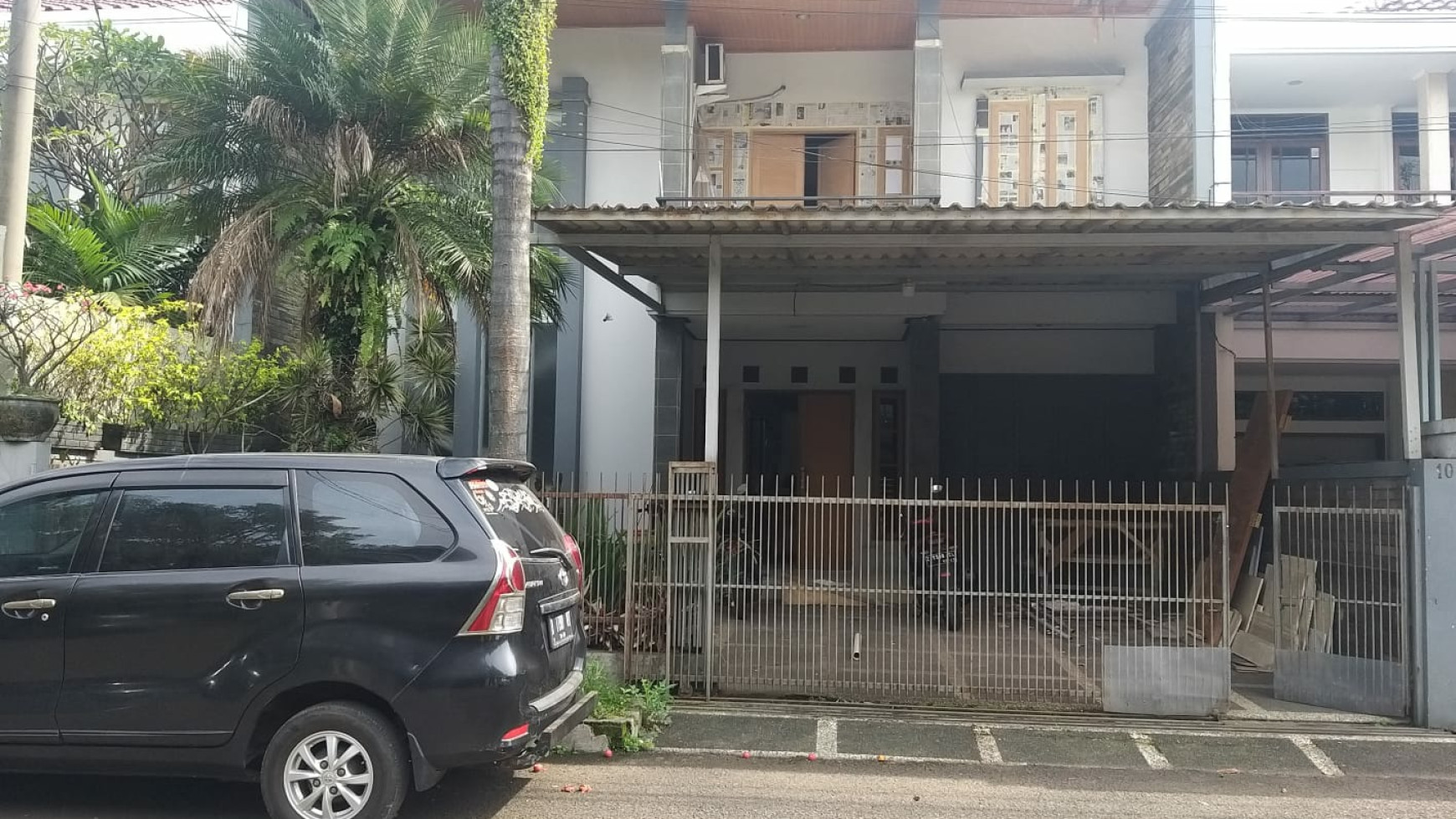 Rumah 2 lantai  Furnished , PUSAT KOTA