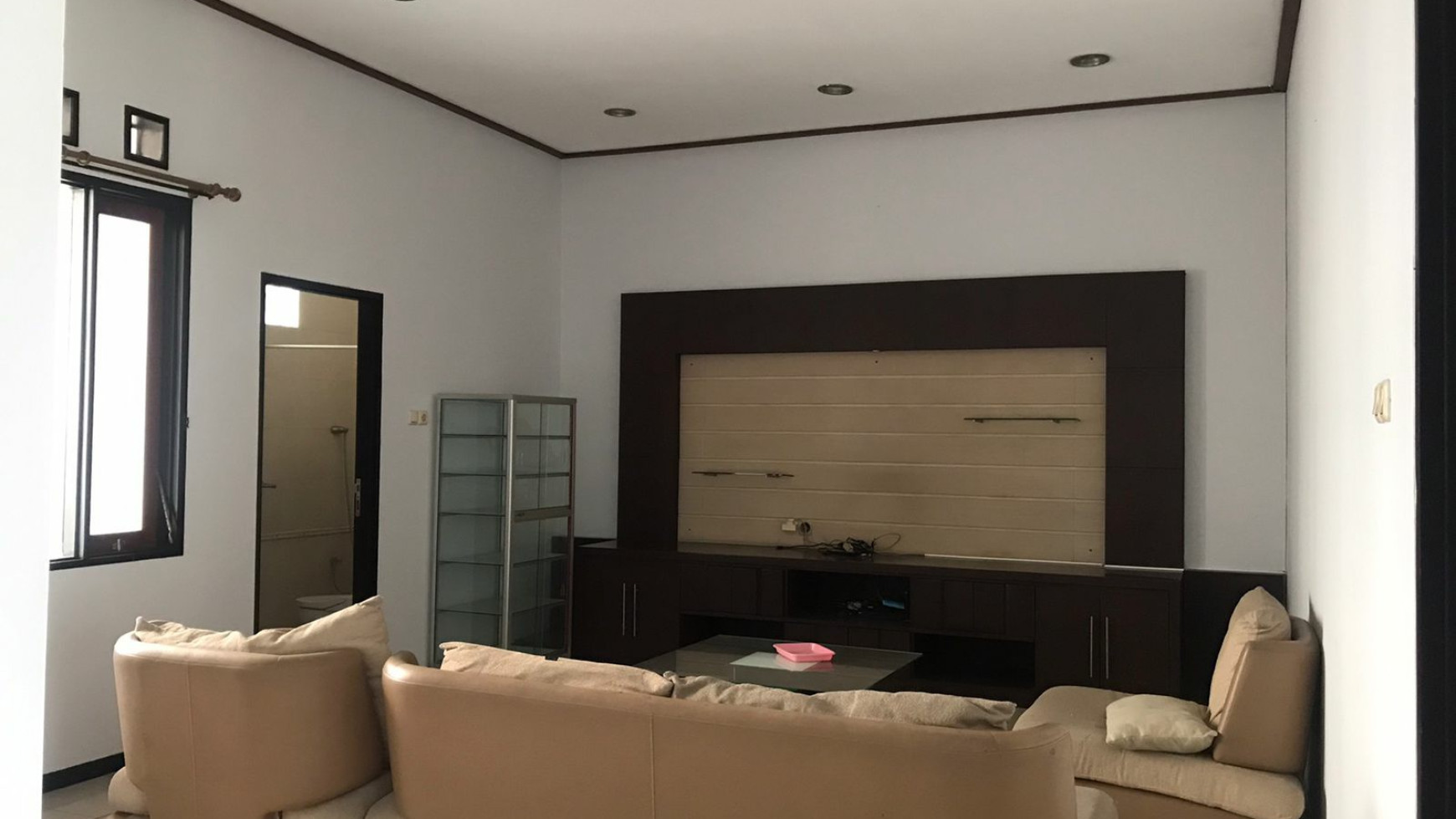 Rumah 2 lantai  Furnished , PUSAT KOTA