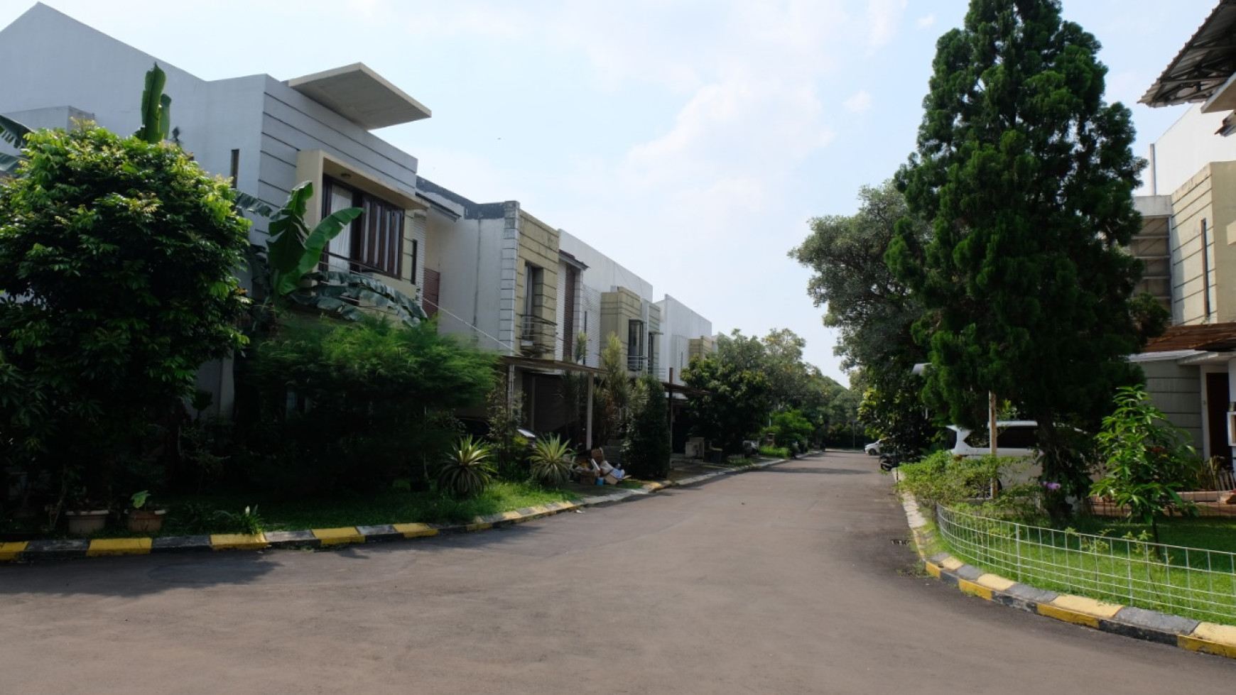 Rumah Siap Huni dan Dalam Cluster Dekat Bintaro Jaya @Green Woods Town House, Ciputat