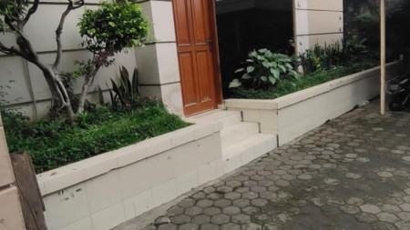 RUMAH KOMERSIL KLINIK LOKASI SANGAT STRATEGIS DI SAYAP JALAN PETA BANDUNG