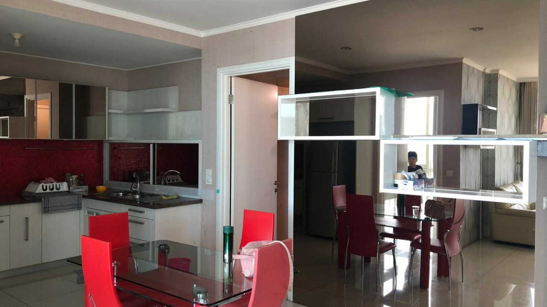 Dijual / Disewakan Apartemen The Vue Ciputra World - 3+1 Bedroom Full Furnished + PRIVATE Balkony + Slot Parkir 2 Mobil