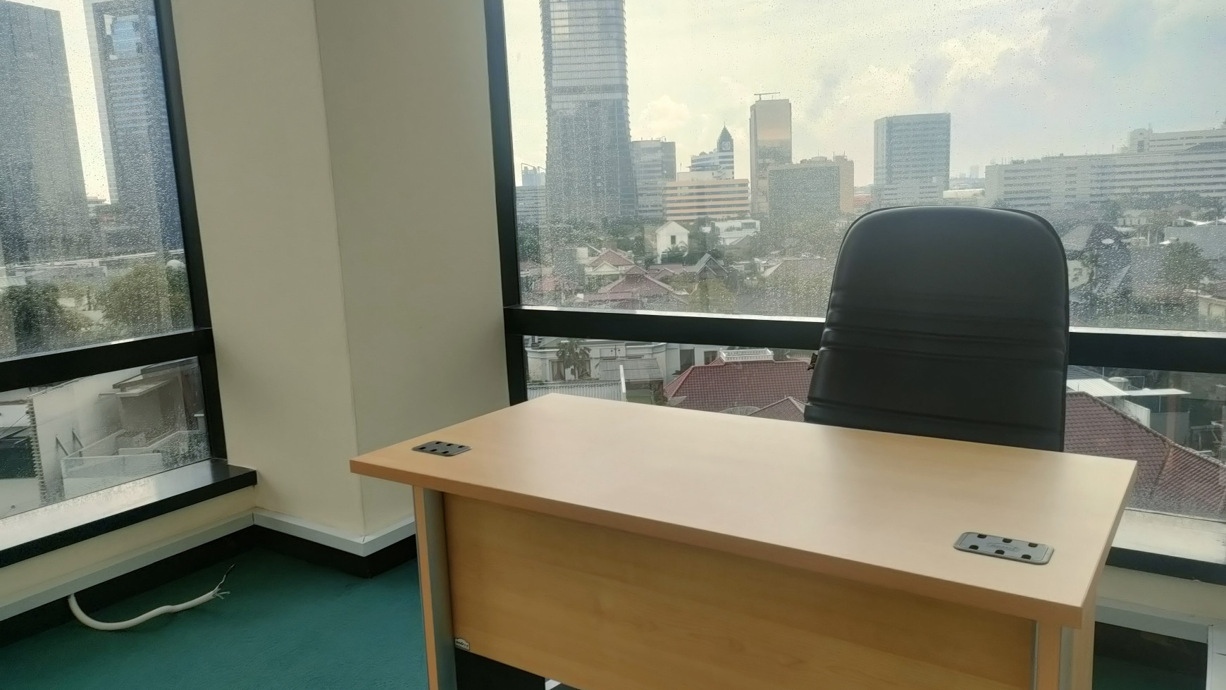 Kantor Plaza Mutiara, 150 m2, furnished,cocok untuk kantor pengacara, bebas ganjil-genap