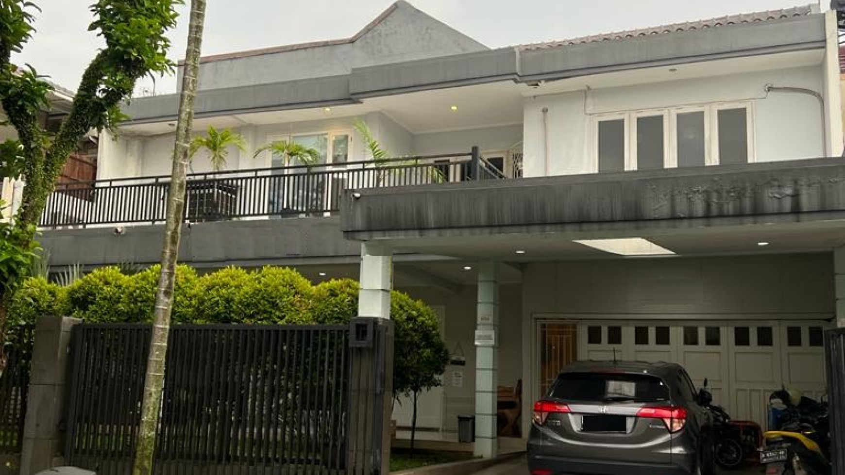 Rumah rapi di Giri Loka 3