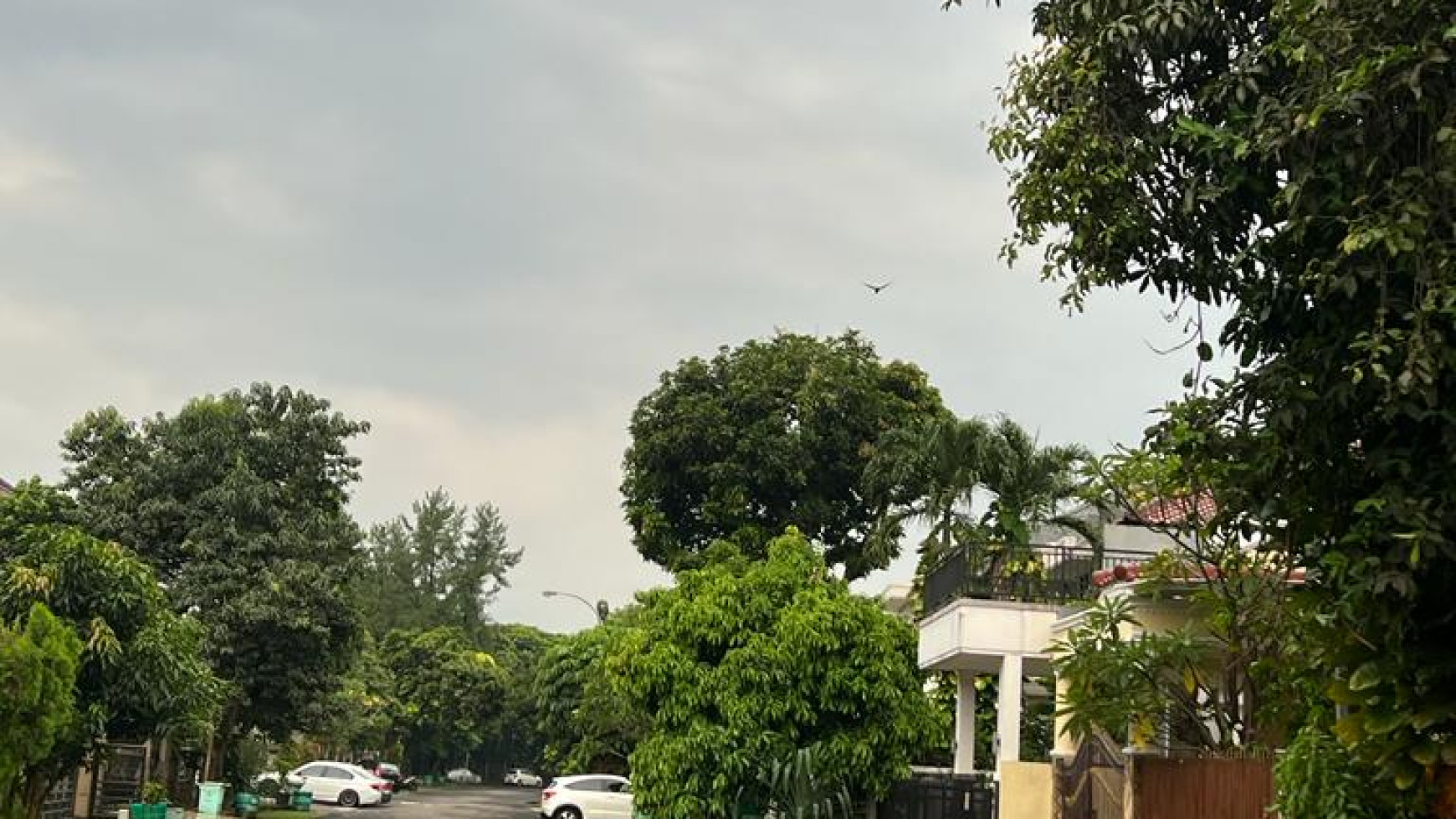 Rumah rapi di Giri Loka 3