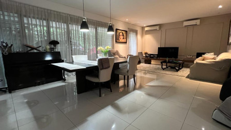 Rumah hoek mewah Virginia lagoon