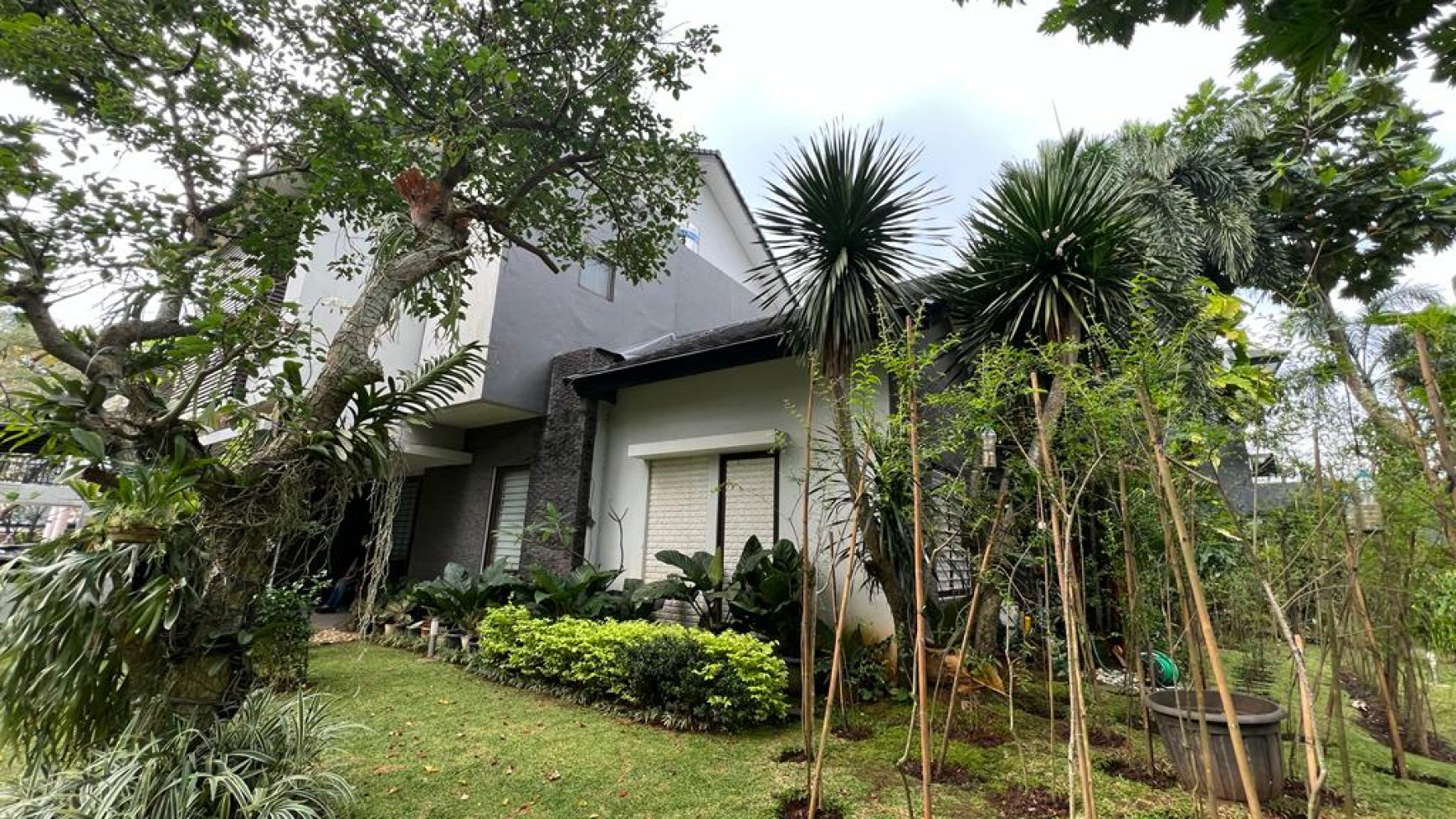 Rumah hoek mewah Virginia lagoon