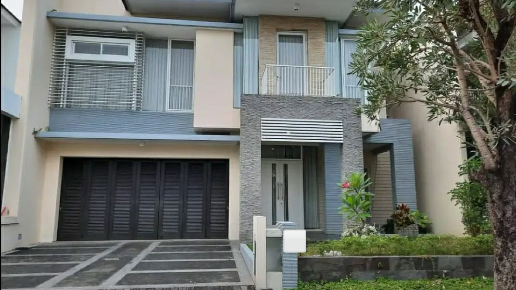 Dijual Rumah Royal Residence Wiyung Surabaya - Ada KOLAM RENANG- Garasi Carport 4 Mobil - TerLUAS - TerMURAH