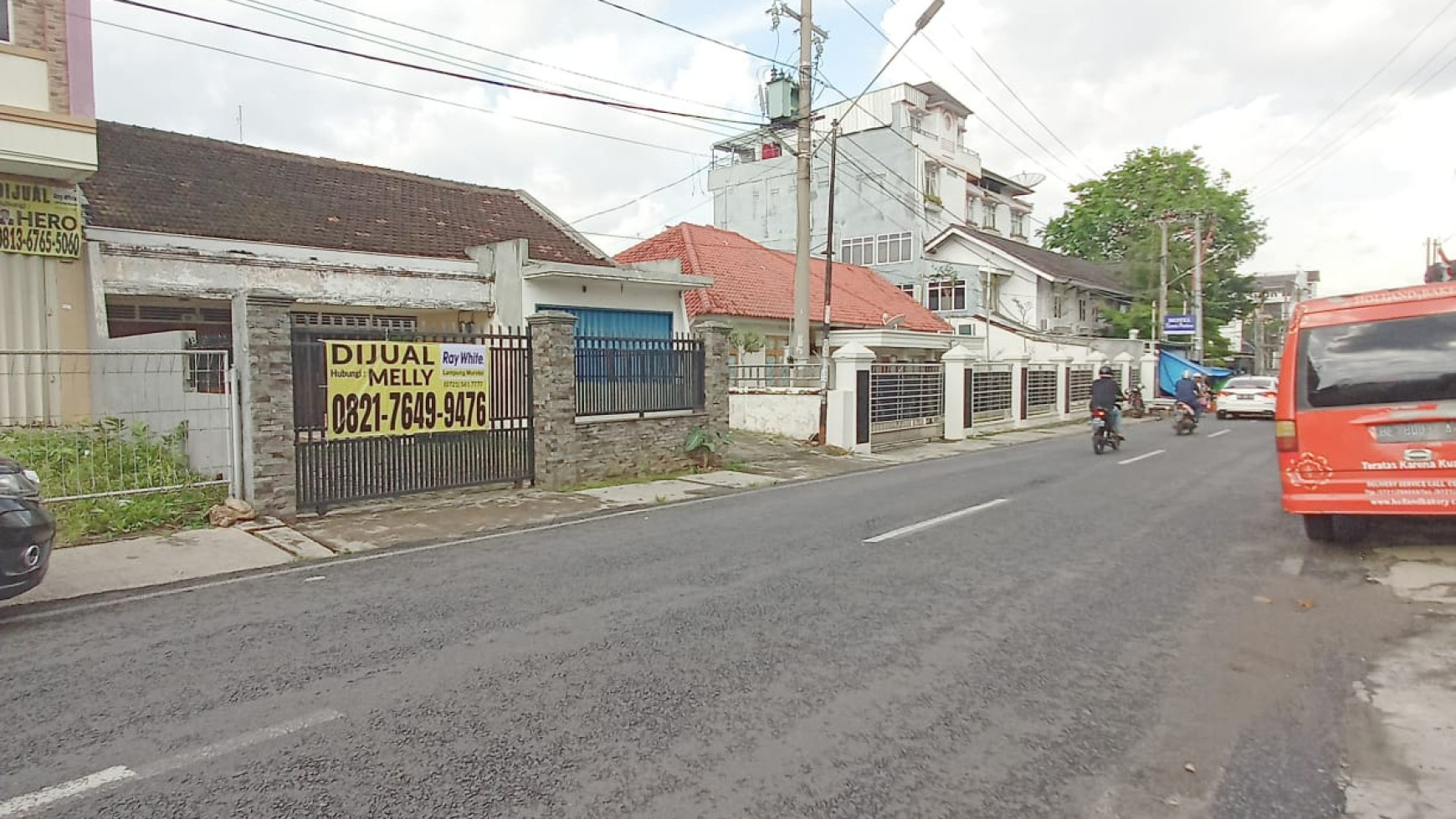 DIJUAL CEPAT Rumah Pinggir Jalan Raya