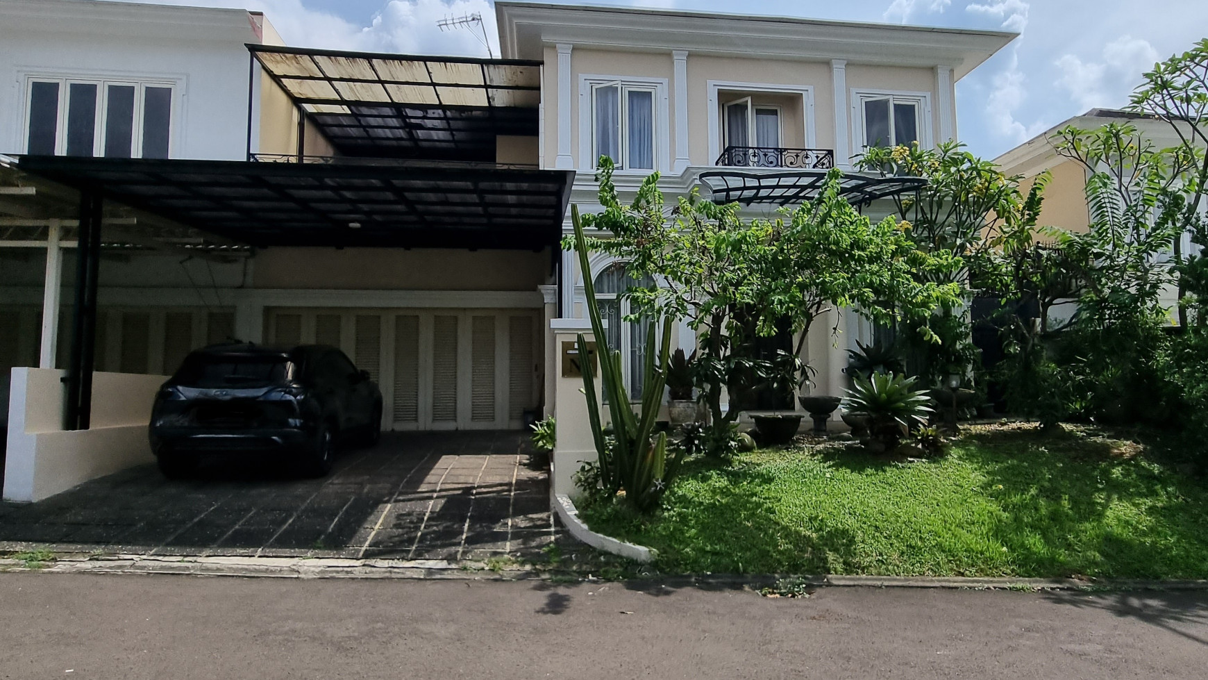 Dijual Rumah di Les Belles Mansions