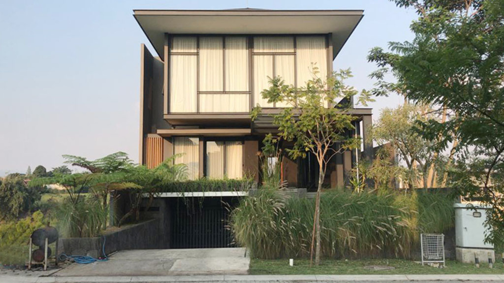 Rumah Mewah di Cluster Candra Resmi, Kota Baru Parahyangan