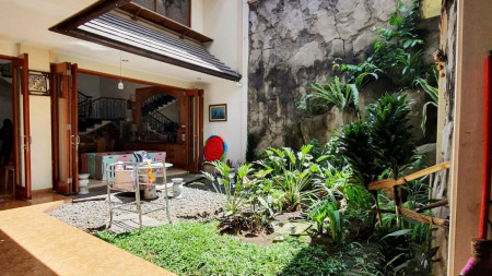 Rumah Semi Furnished di jalan Naripan, Bandung Kota