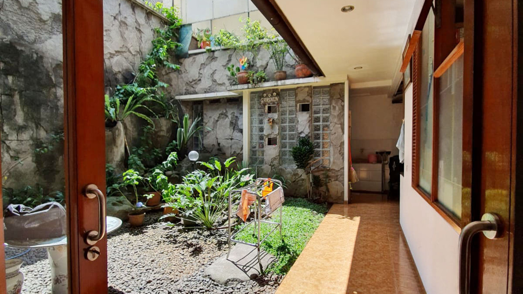 Rumah Semi Furnished di jalan Naripan, Bandung Kota