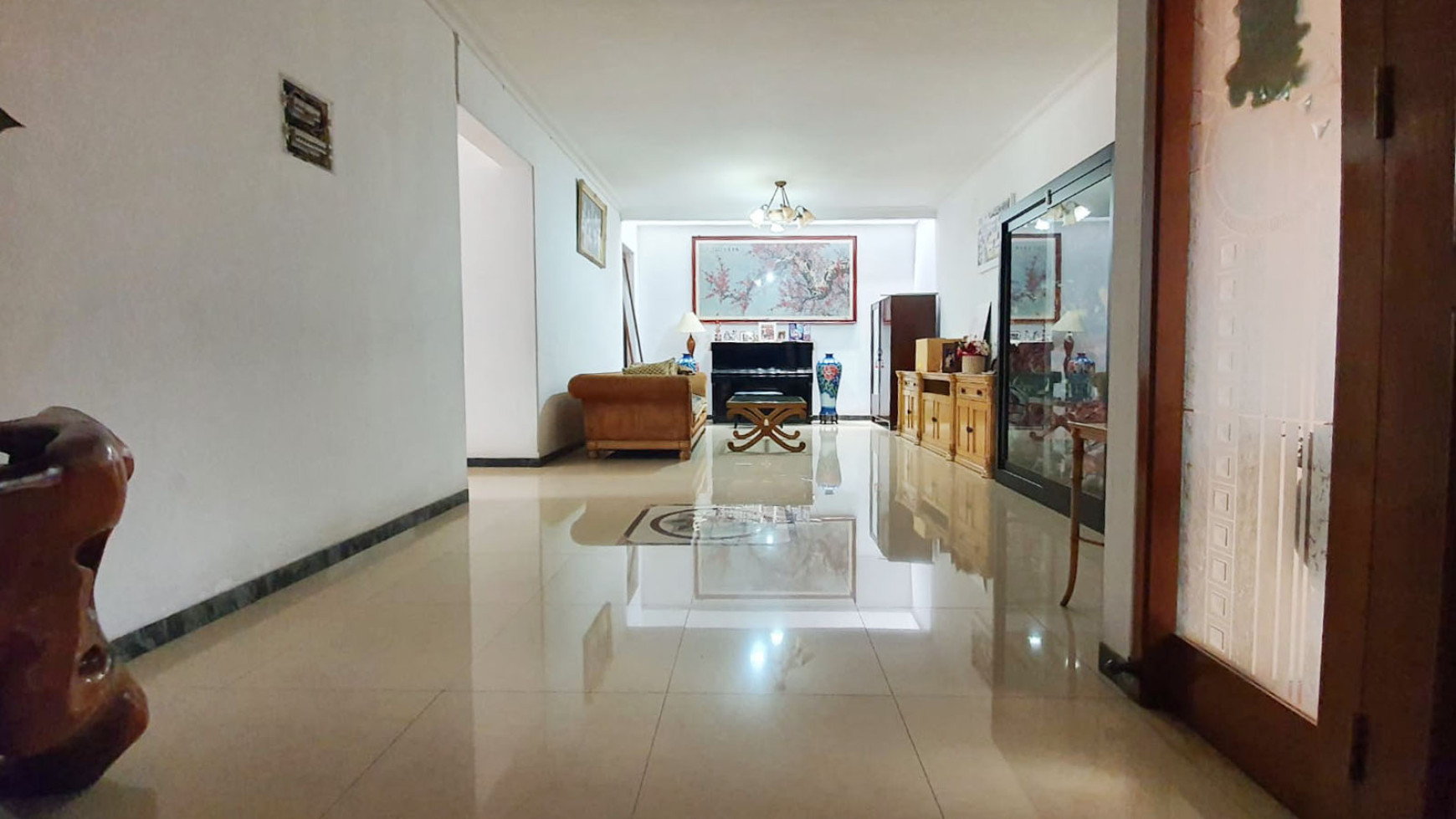 Rumah Semi Furnished di jalan Naripan, Bandung Kota