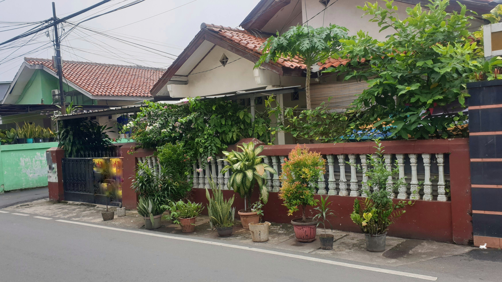 Murah Rumah Tua di Hoek 200M2 Kalibata