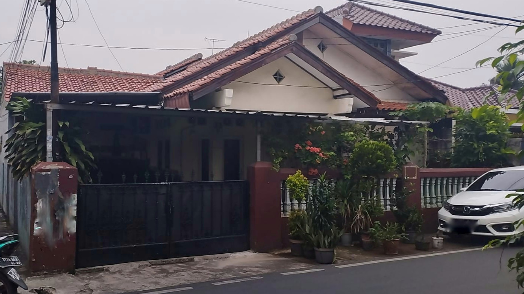 Murah Rumah Tua di Hoek 200M2 Kalibata