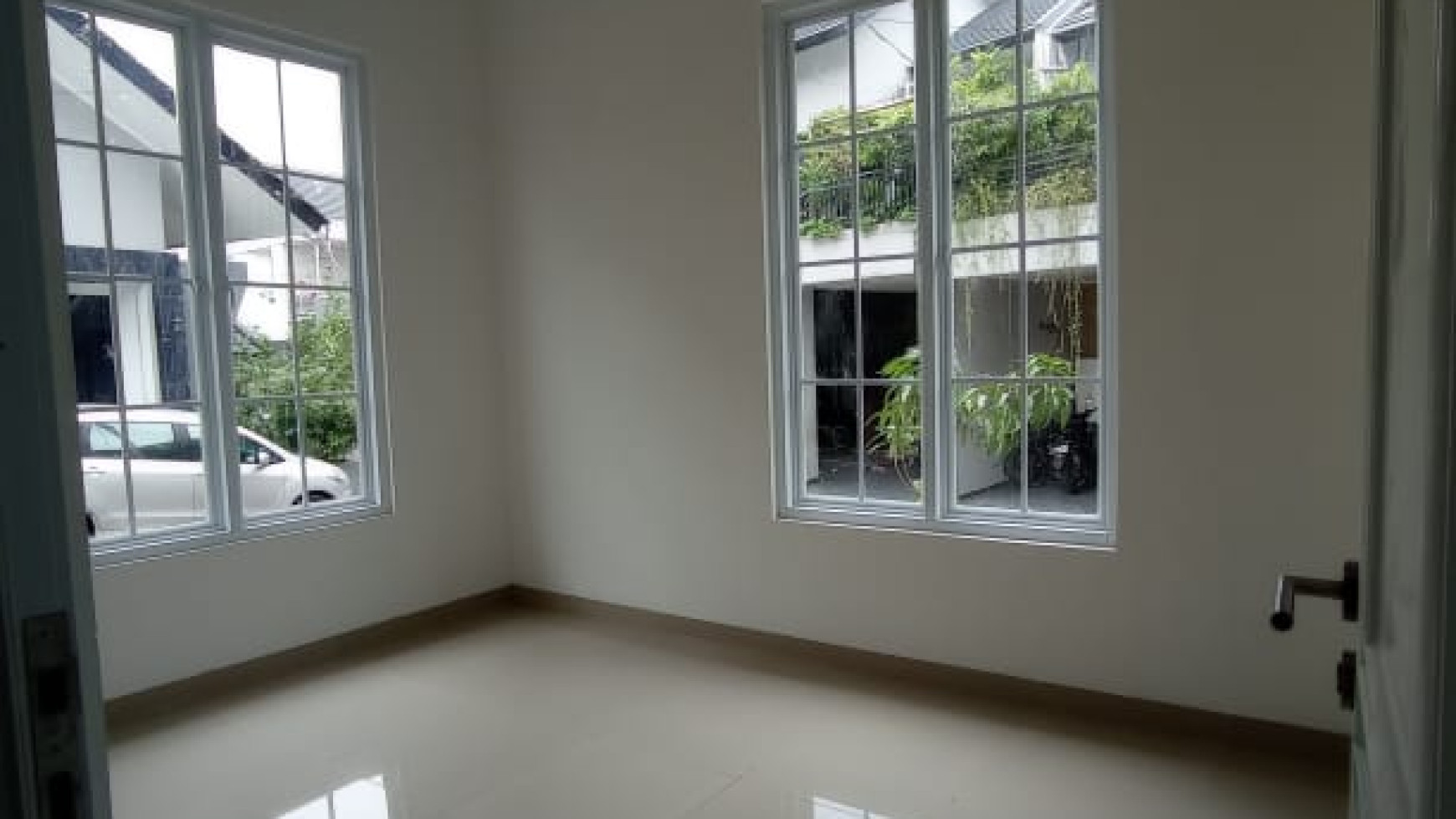 BAGUS RUMAH BARU BRAND NEW DI HOEK 2 LANTAI CIRACAS JAKARTA TIMUR