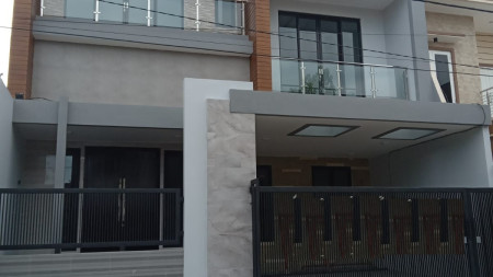 Dijual Rumah 2 lantai di Manyar Tirtoyoso Selatan Surabaya