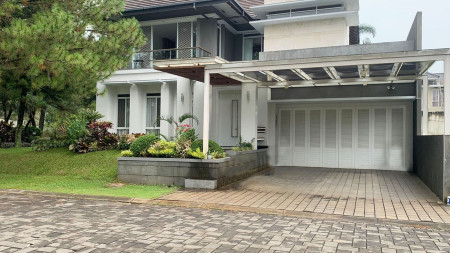 Rumah Lux di Cluster Larang Tapa, Kota Baru Parahyangan