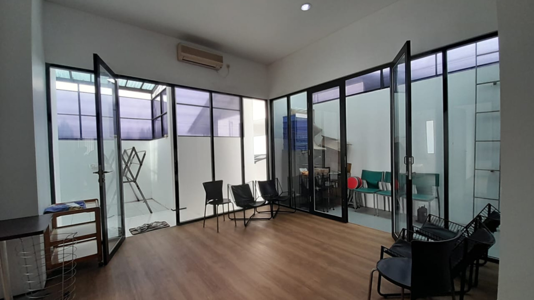 Rumah Minimalis Modern di Komplek Setra Duta, Bandung Kota