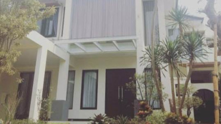 rumah mandiri  Taman Giri Loka BSD