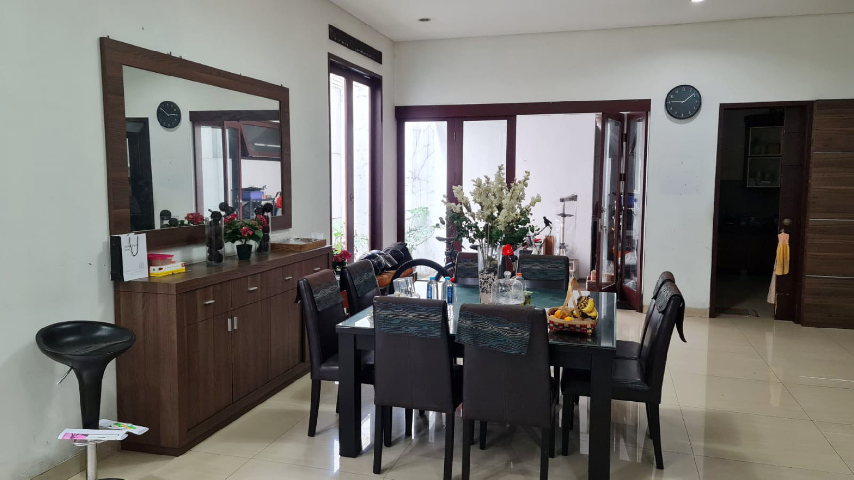 Rumah Asri Semi Furnished di jl Lapang Supartman, Bandung