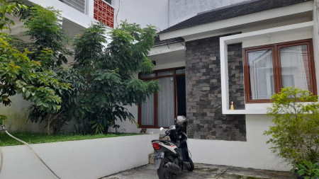 Rumah Minimalis Modern di Edelweiss Residence Cimahi