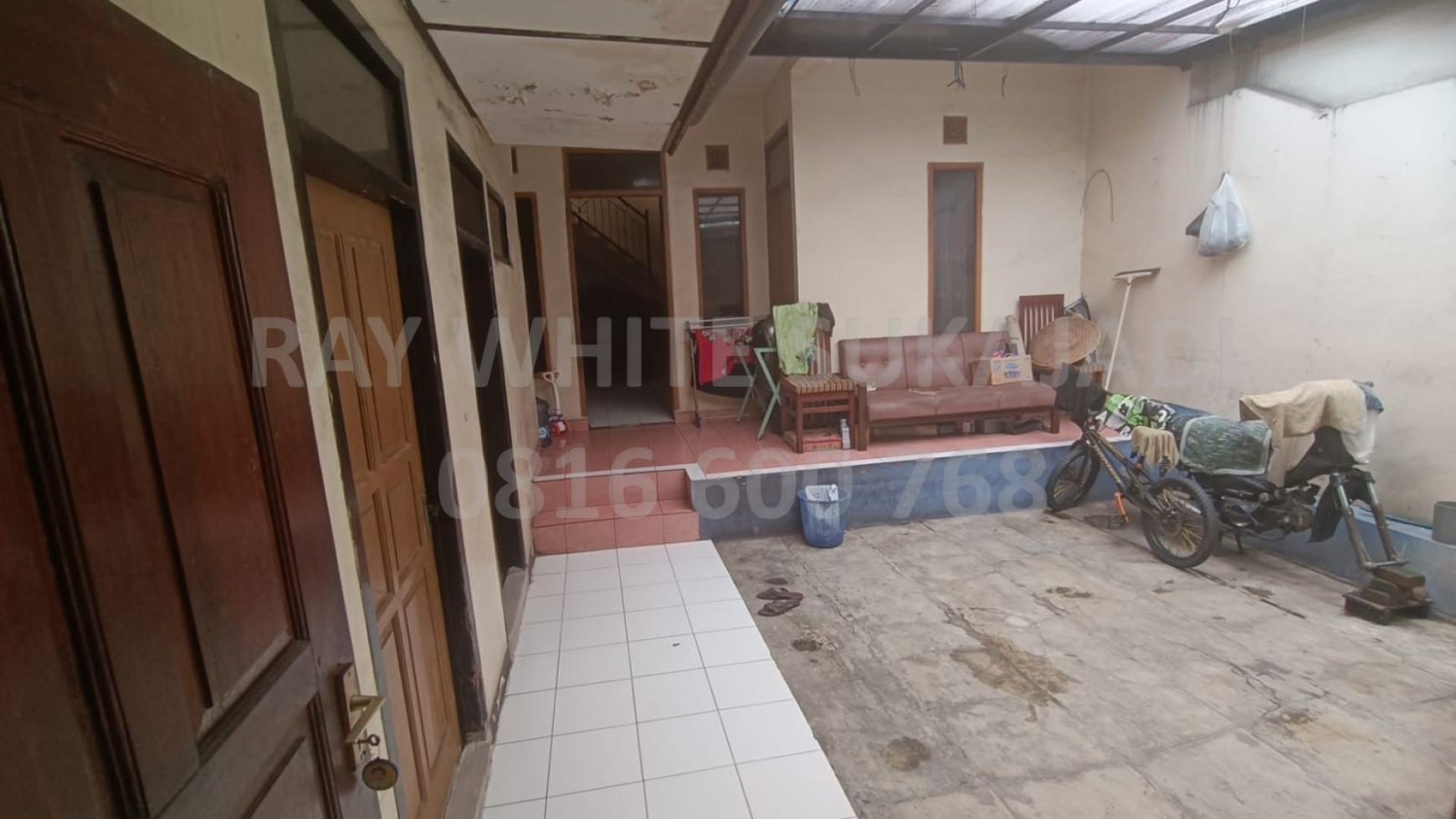 Jual Rumah Semi Toko,Ujung Berung maidroad cocok untuk usaha Deler, bengkel dan Idomart/Alfamart