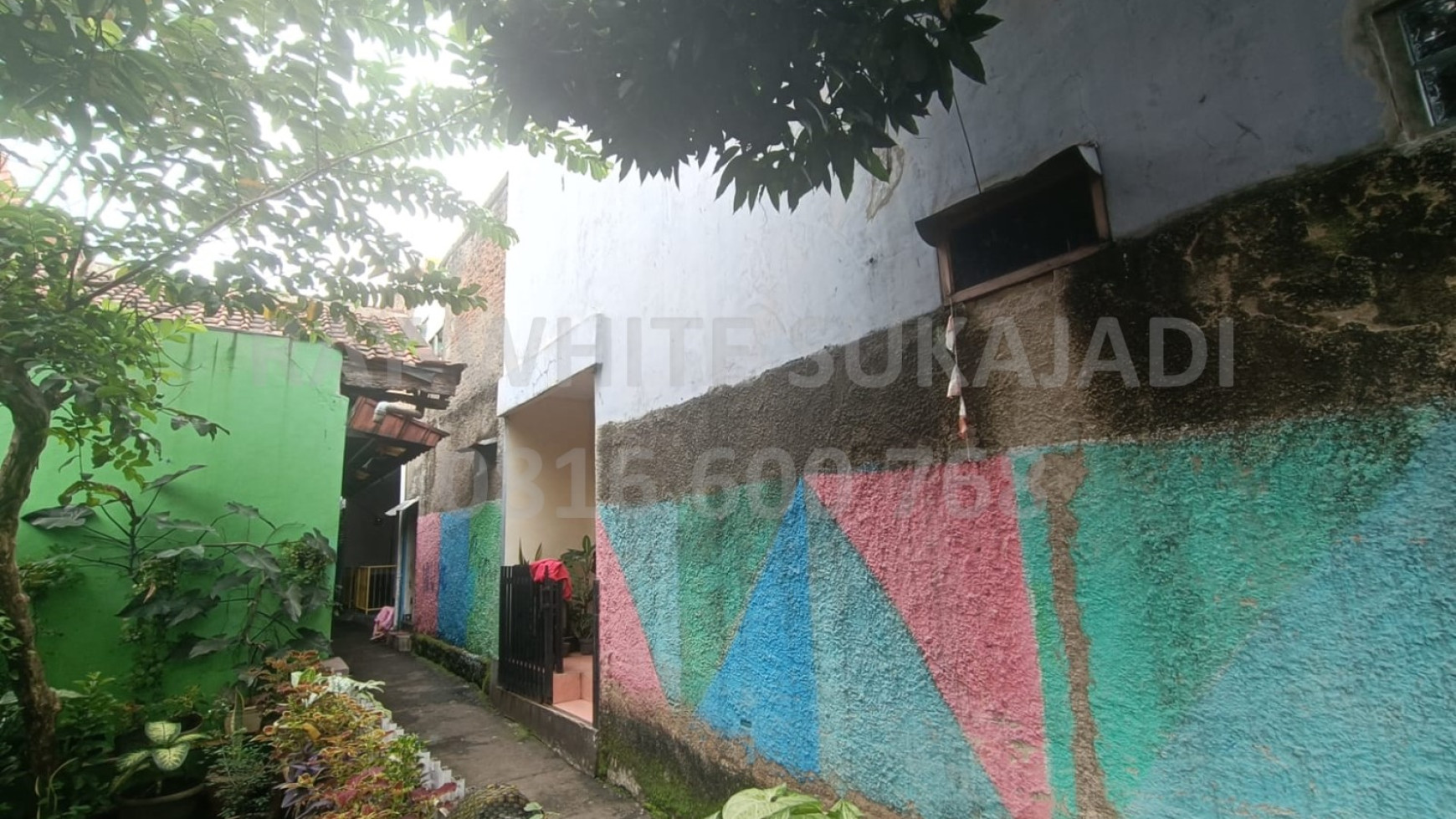 Jual Rumah Semi Toko,Ujung Berung maidroad cocok untuk usaha Deler, bengkel dan Idomart/Alfamart