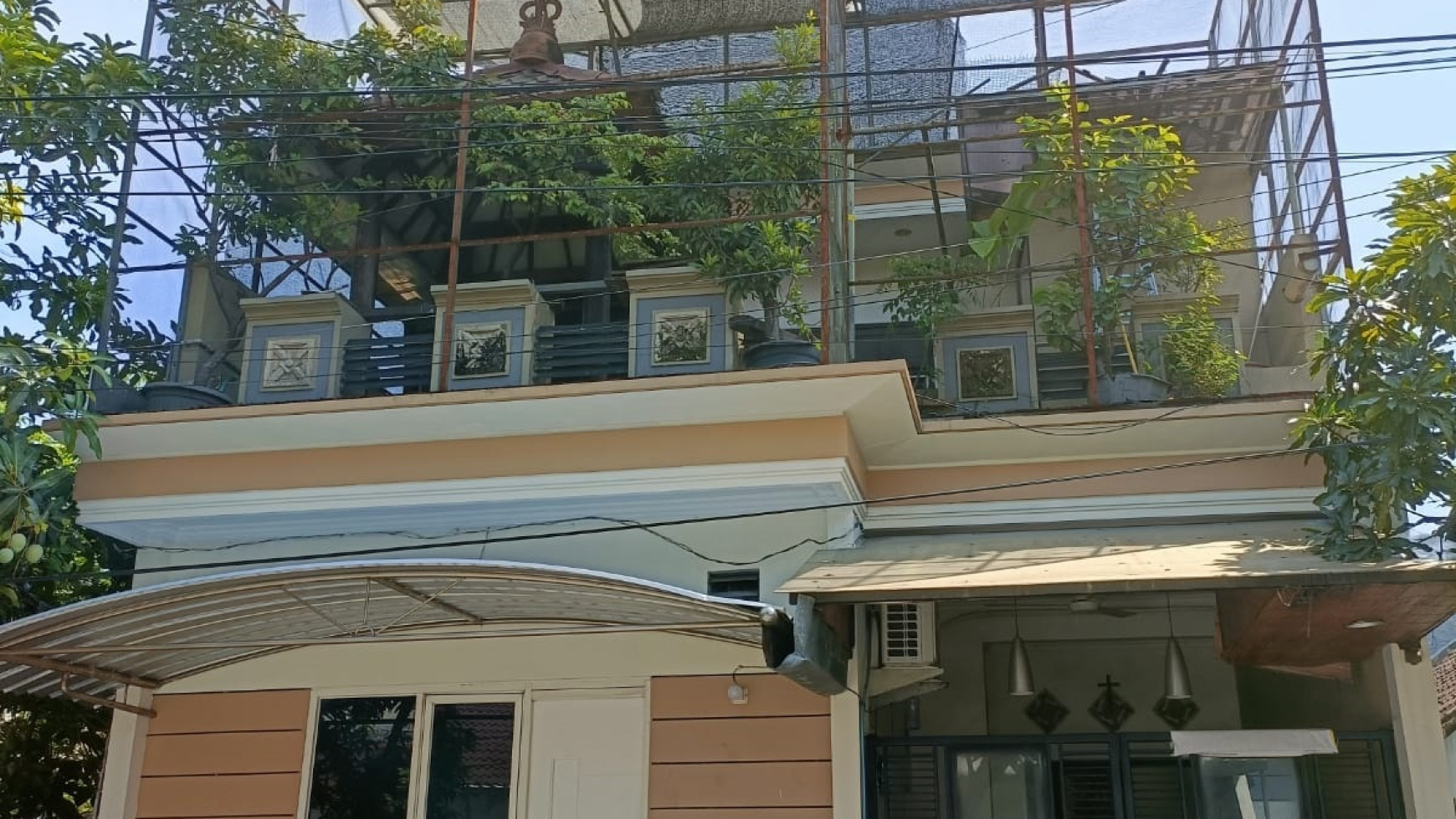 Dijual Rumah 2 lantai di Jalan Baratajaya Surabaya