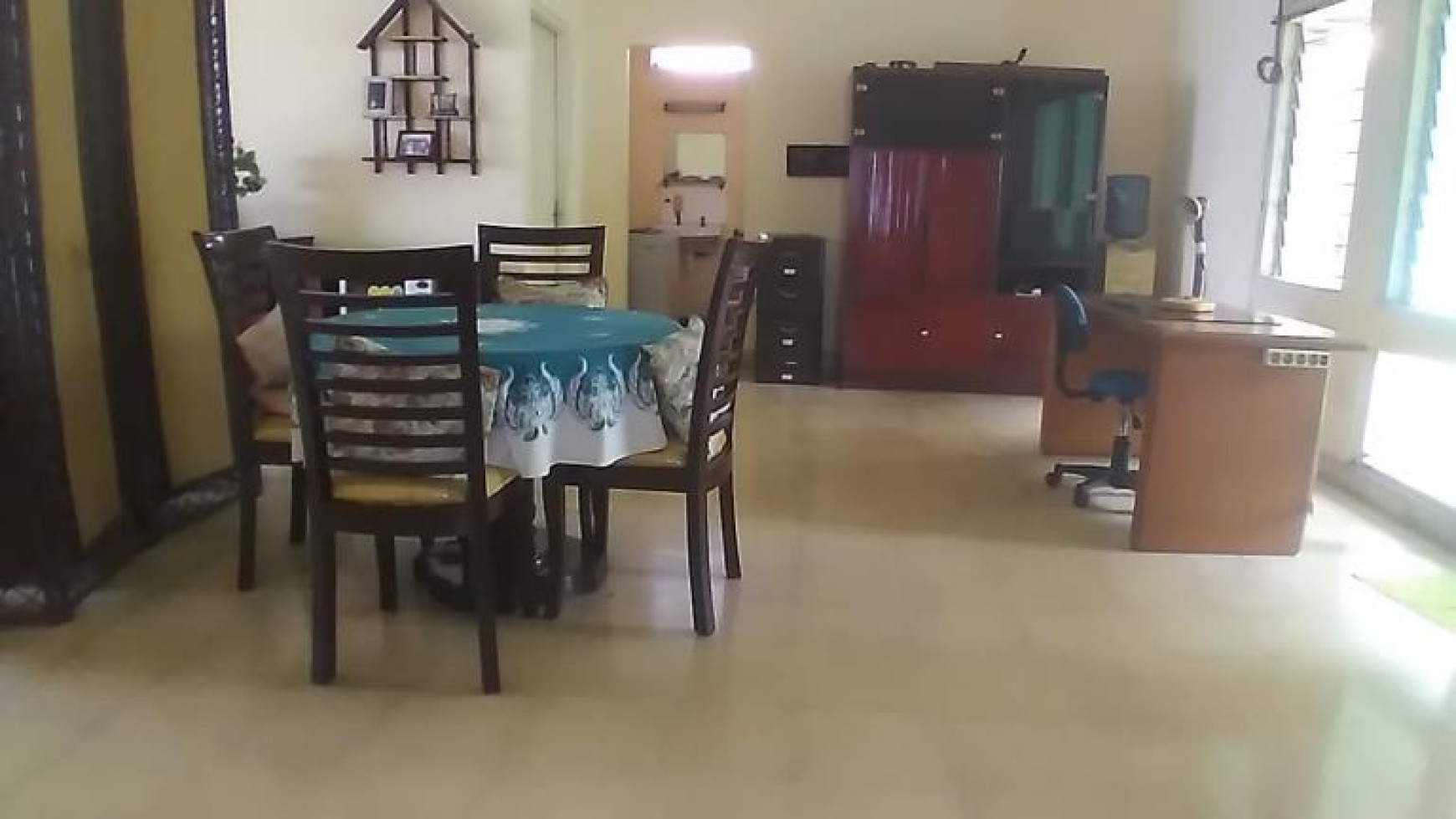 Rumah Strategis & Terdapat 5 Kamar Kos @Jl Otista, Cipinang