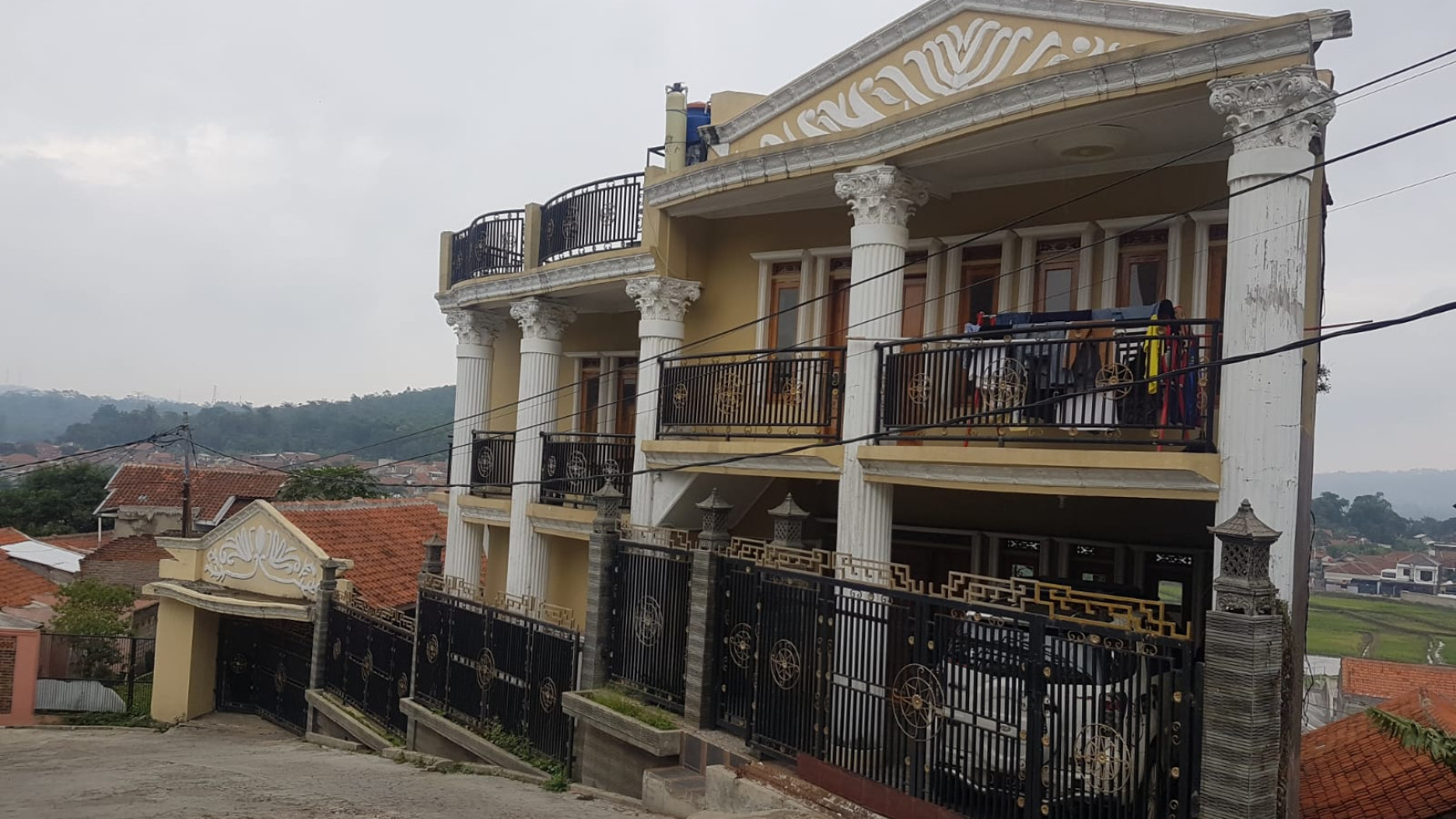 Rumah Lux di jalan Cihaliwung Atas, Padalarang