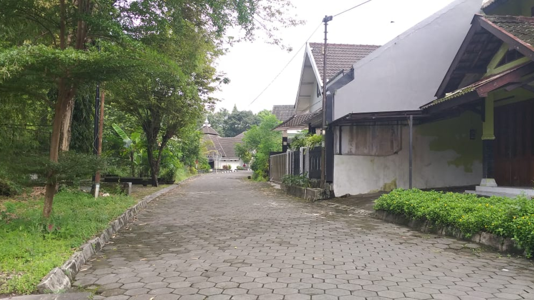 RUMAH DI PERUMAHAN GRIYA PERWITA WISATA SLEMAN