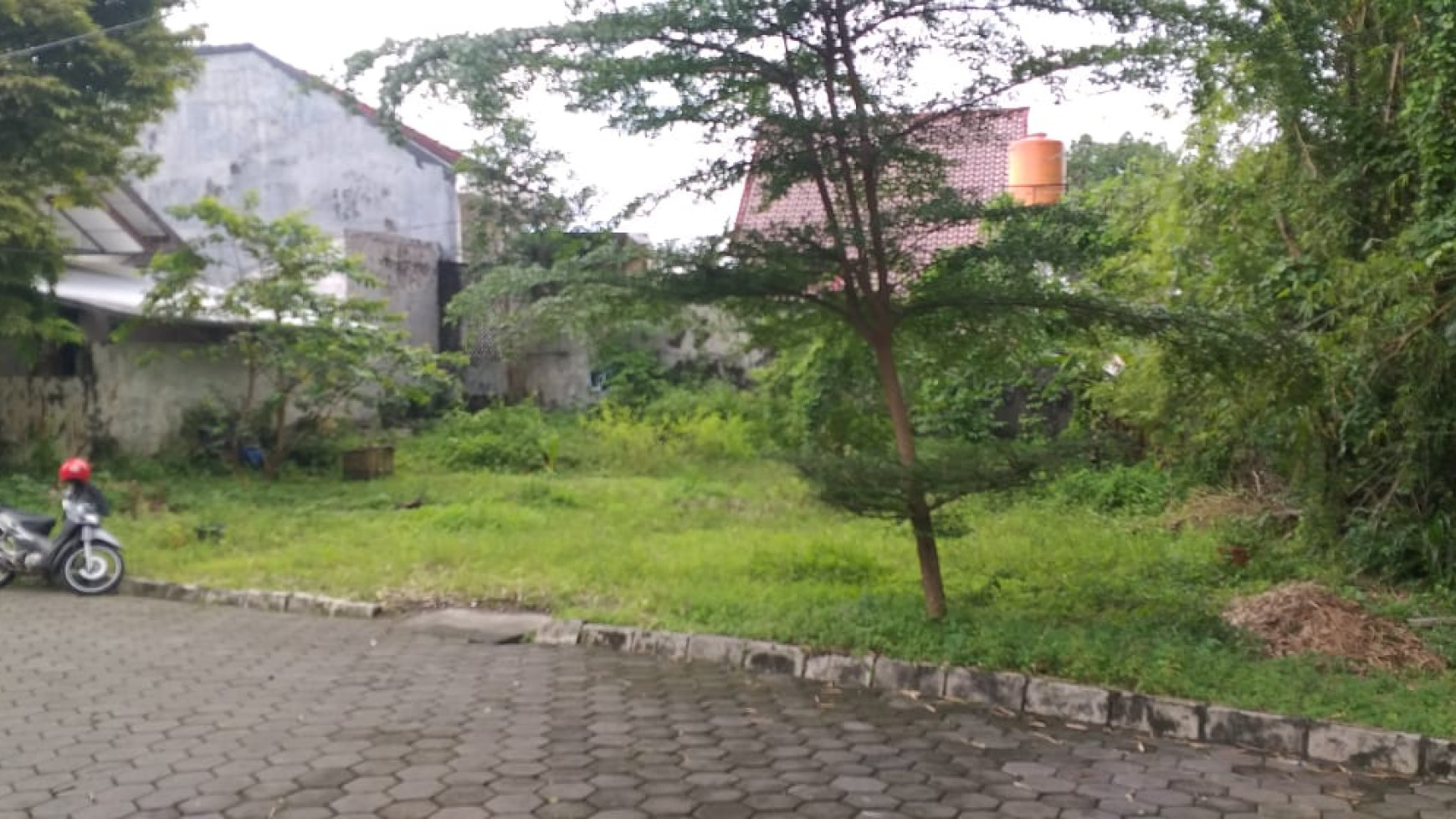 RUMAH DI PERUMAHAN GRIYA PERWITA WISATA SLEMAN