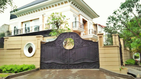 Rumah Rooftop, Lift, kolam renang, Mezanine,  lantai Marmer Jl. Senayan, Kebayoran Luas 550m2