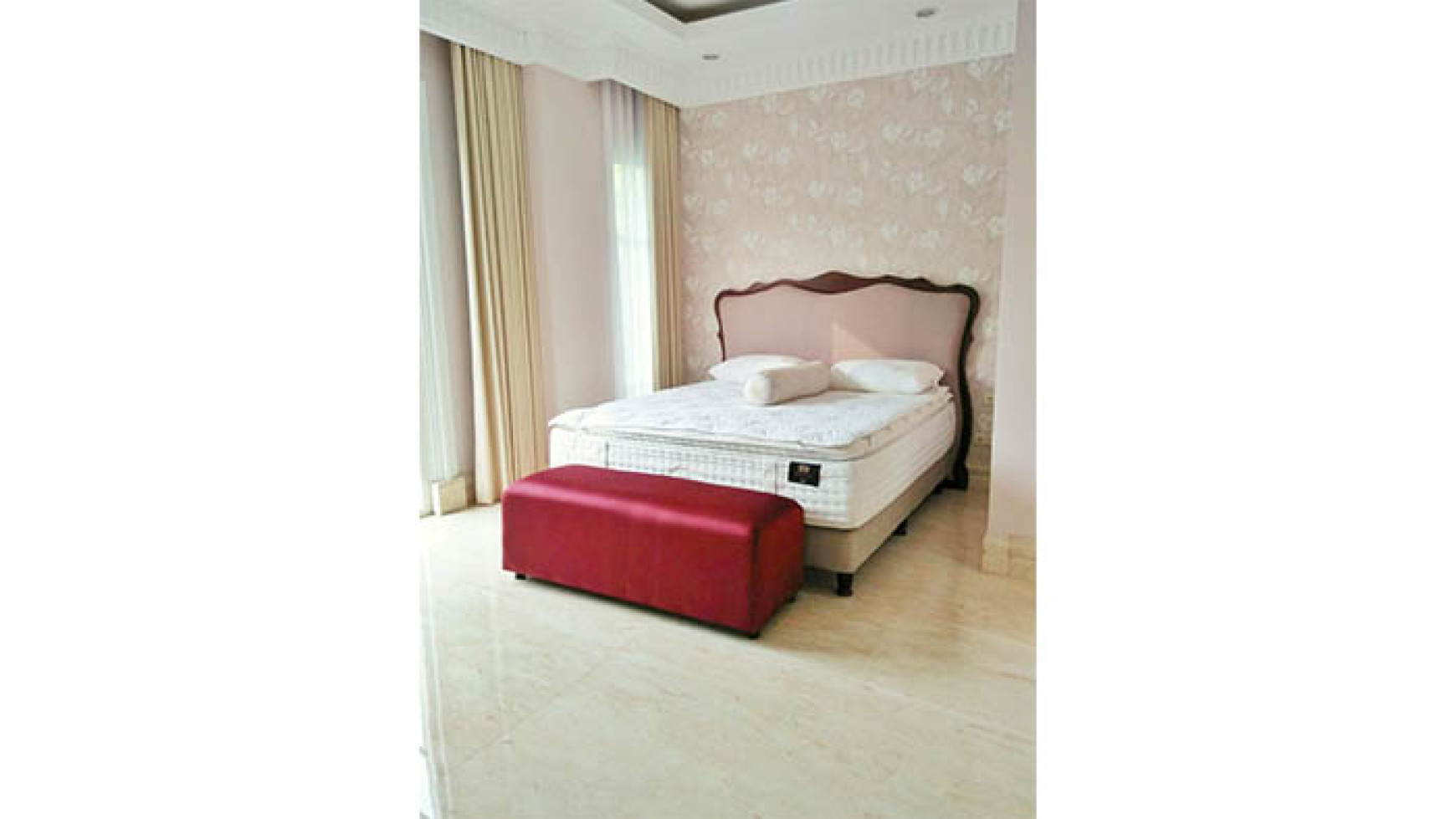 Rumah Rooftop, Lift, kolam renang, Mezanine,  lantai Marmer Jl. Senayan, Kebayoran Luas 550m2