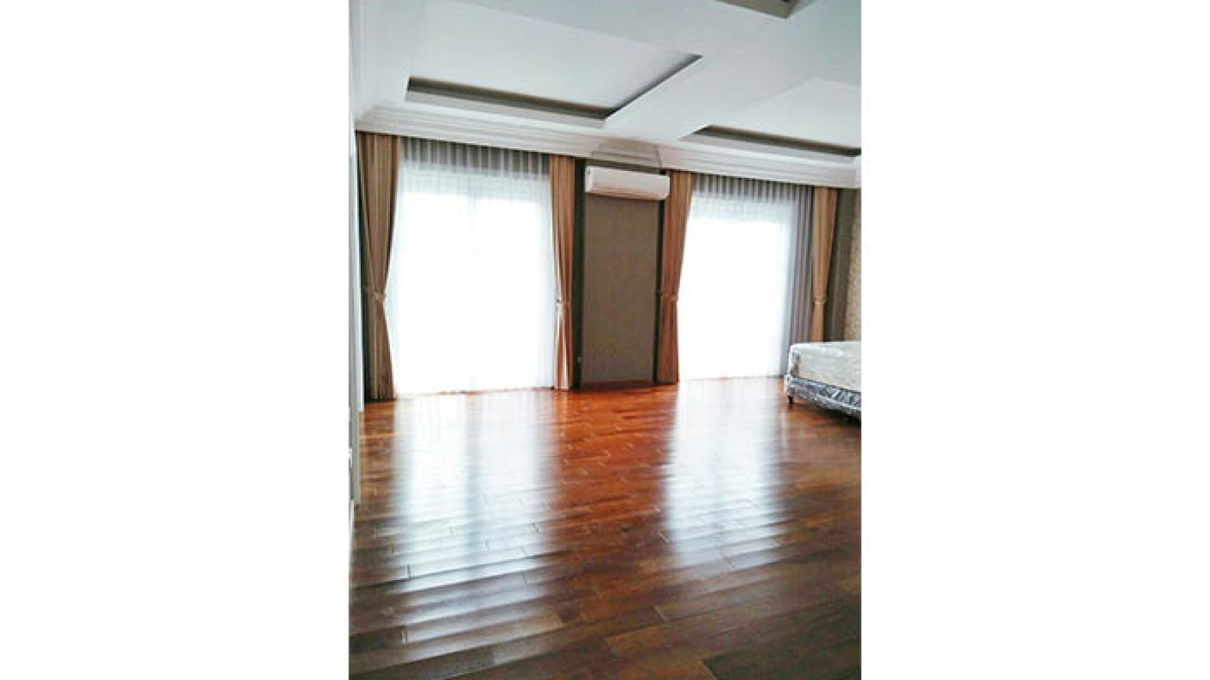 Rumah Rooftop, Lift, kolam renang, Mezanine,  lantai Marmer Jl. Senayan, Kebayoran Luas 550m2