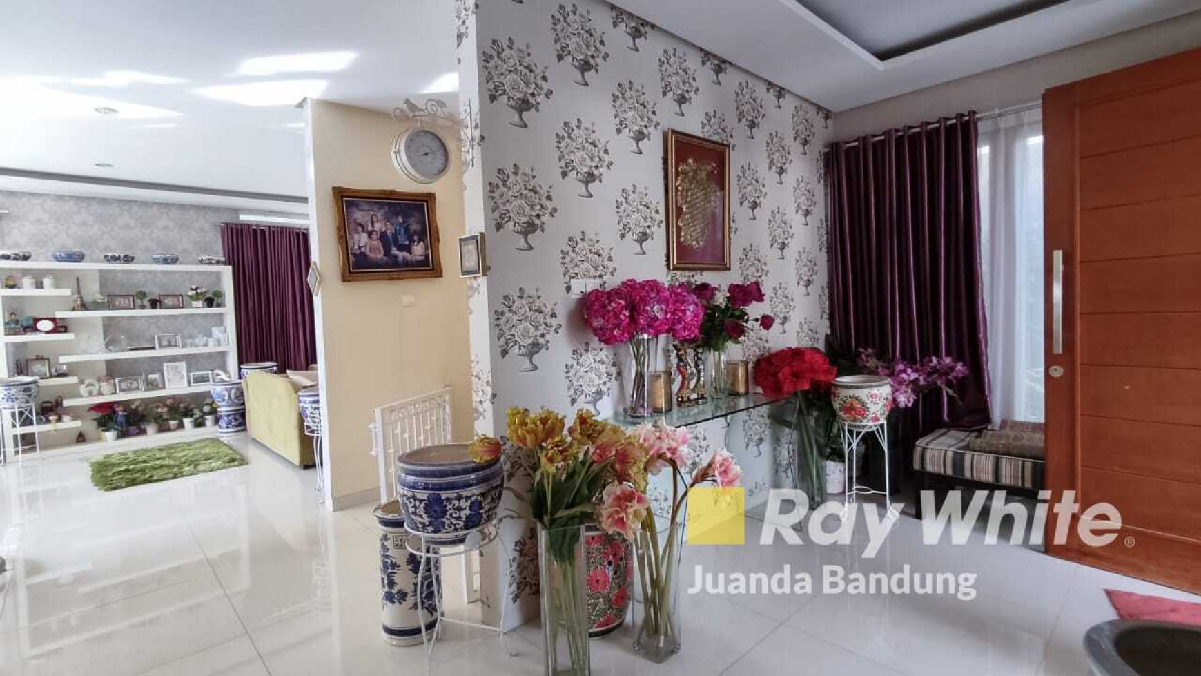 Pilihan Tepat ! Rumah Dago Pakar Resort Full Furnished Terawat dengan View Bandung