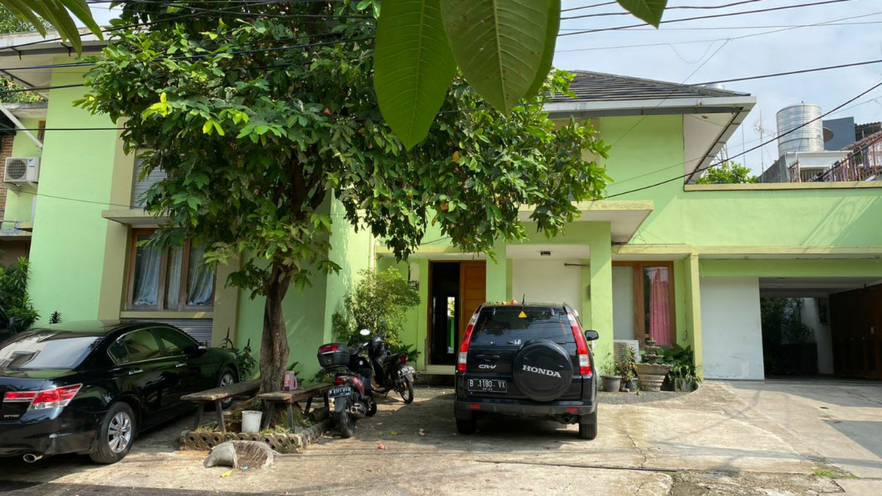 Rumah Kos Dan Cafei, lokasi strategis