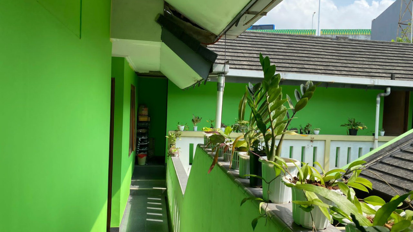 Rumah Kos Dan Cafei, lokasi strategis