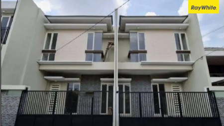 Dijual Rumah 2 lantai di Jl Virgo Surabaya