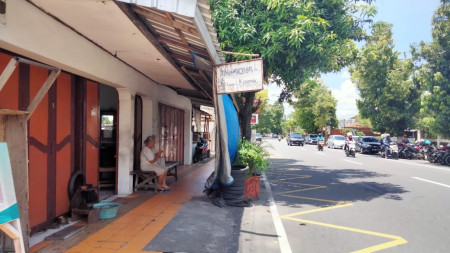 RUMAH DI TENGAH KOTA KLATEN