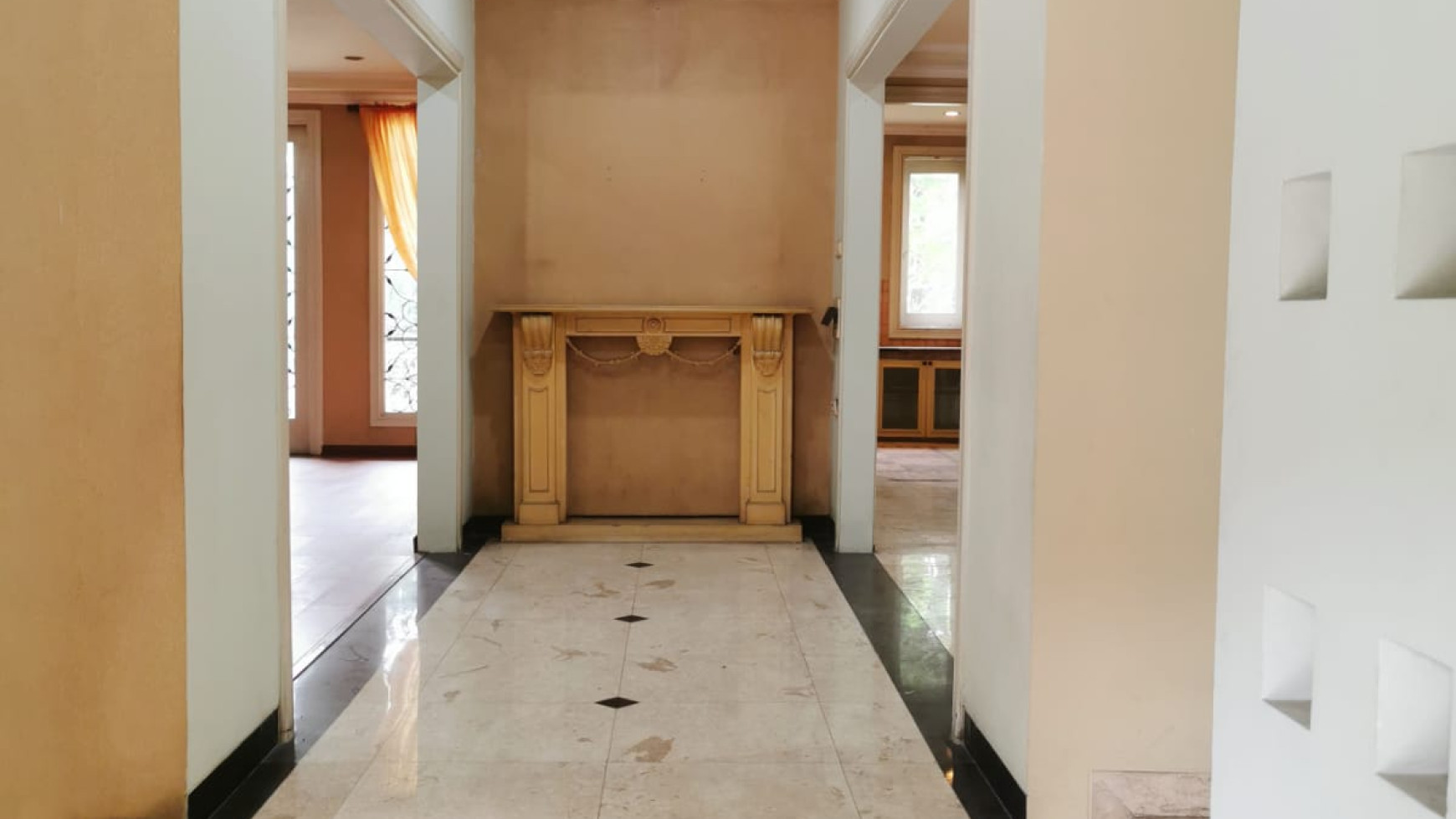 Termurah. Rumah Mewah Taman Tirta Golf, BSD