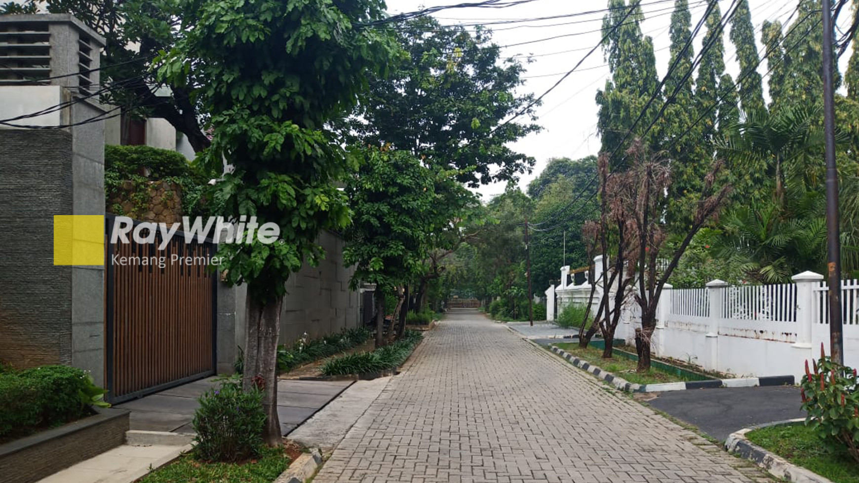 DIJUAL RUMAH CANTIK, MODERN CLASSIC