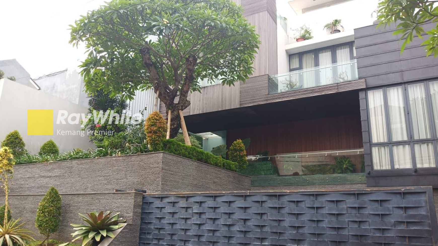 DIJUAL RUMAH CANTIK, MODERN CLASSIC