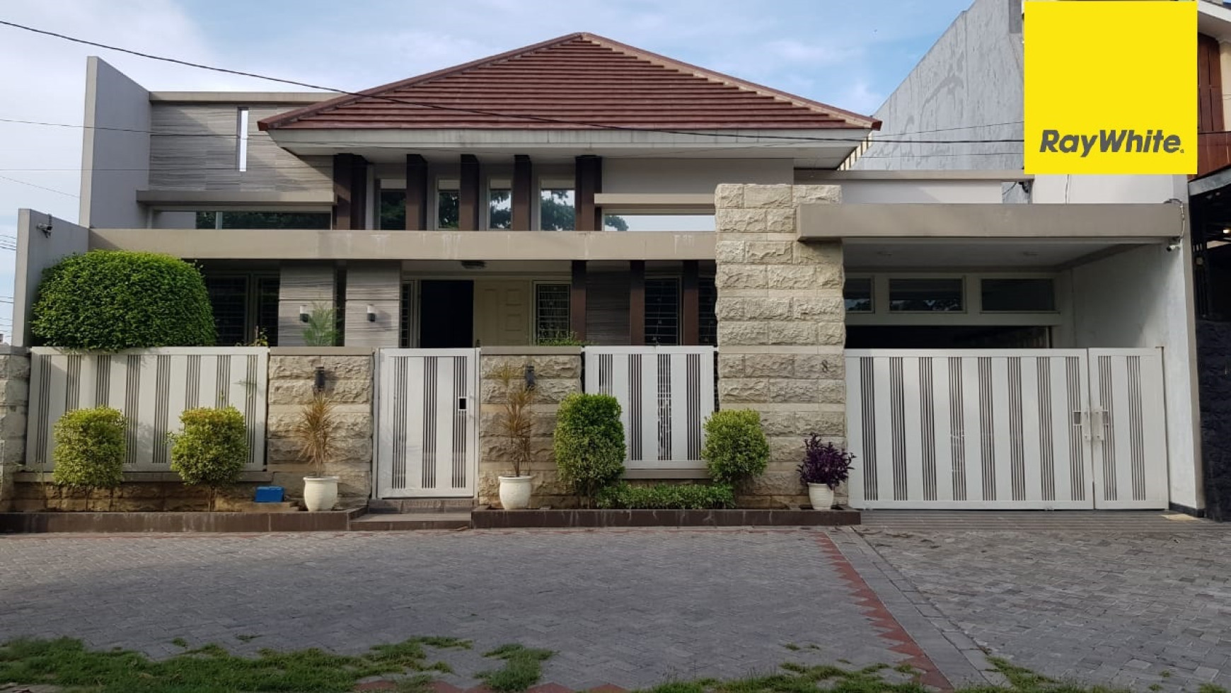 Dijual Rumah 1,5 lantai di Gayung Kebonsari Menanggal Surabaya