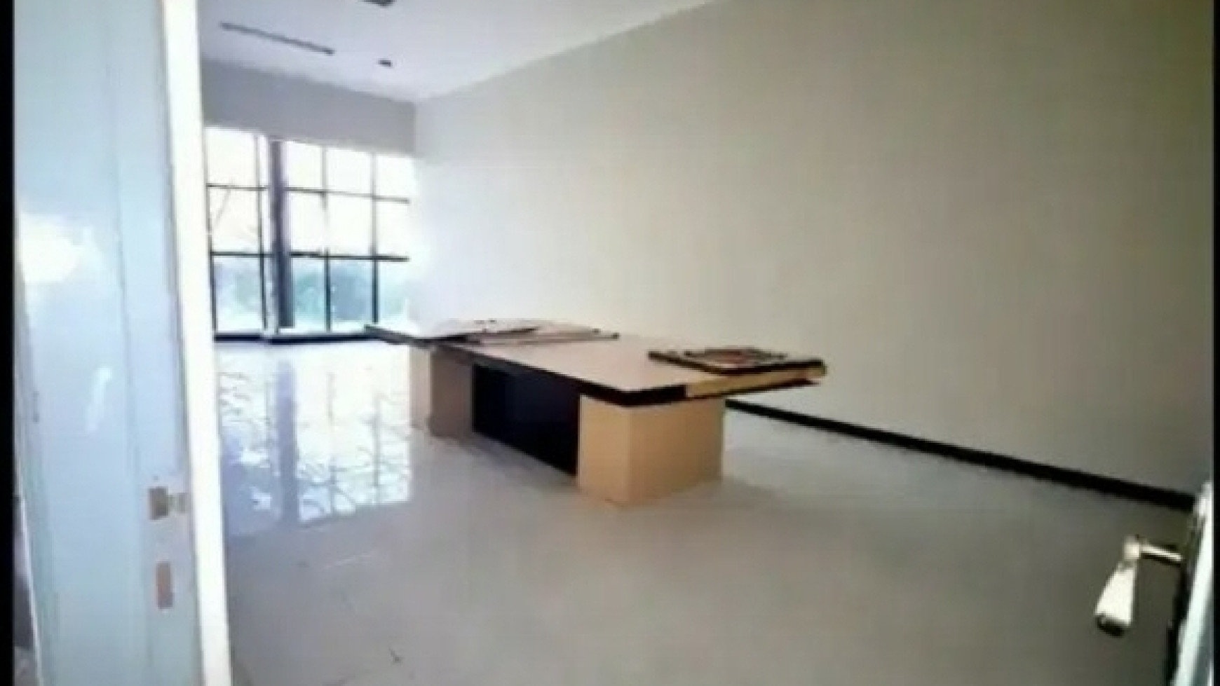 Disewakan Gedung  Jl.Kertajaya - 3 Lantai - Nol Jalan Raya Cocok buat Bank , Kantor , Showroom  dll