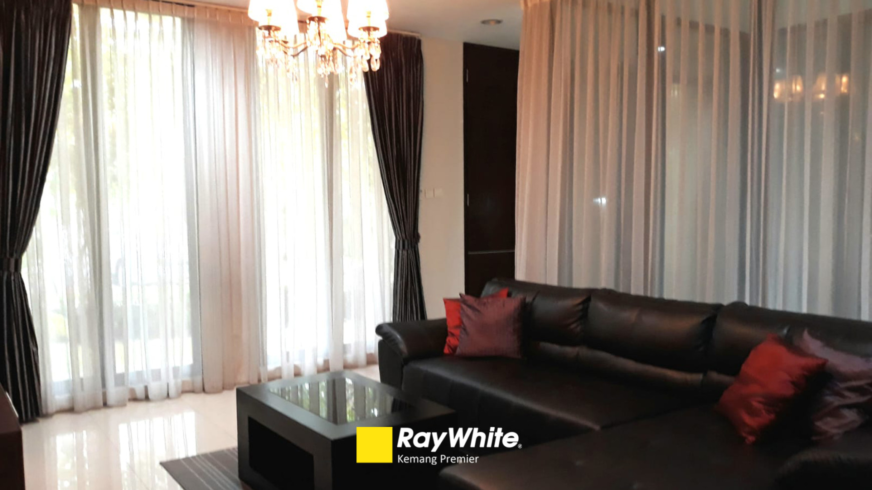 Dijual Rumah Dalam Townhouse Cantik Daerah Pekayon, Jakarta Selatan