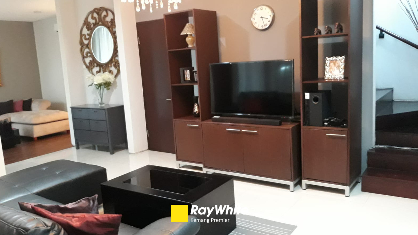 Dijual Rumah Dalam Townhouse Cantik Daerah Pekayon, Jakarta Selatan