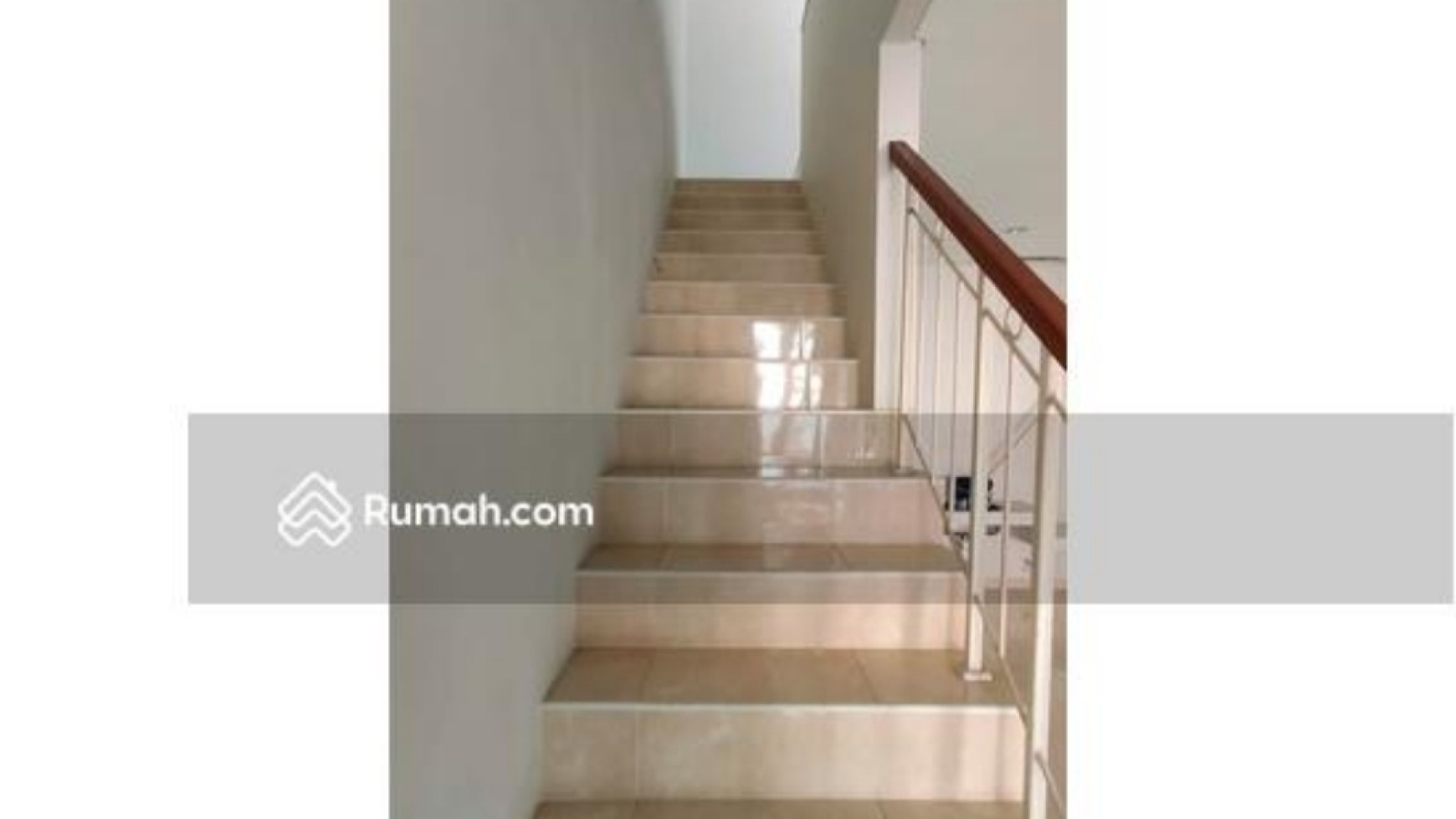 BU Berat. Rumah Bagus Greenwich Park Cluster Hyland.