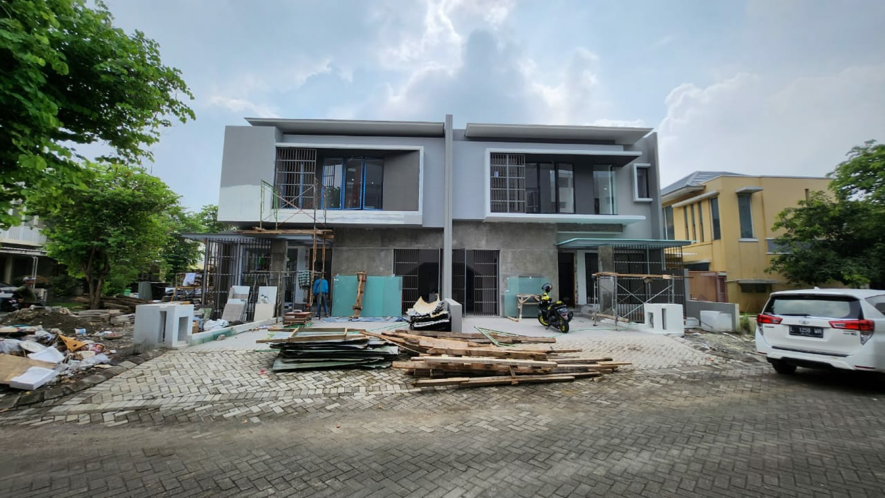 Dijual Rumah Royal Residence Wiyung Surabaya - New Baru 2 Lantai - Siap Huni